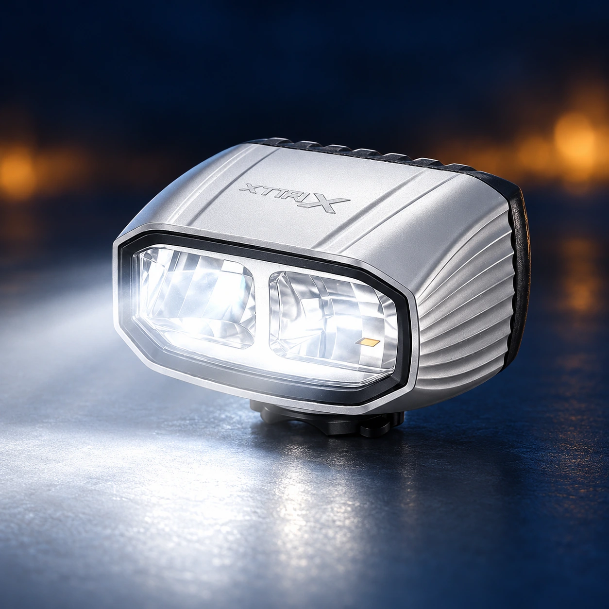 Detail lampu sepeda dua optik XYTRIX RoadForce AX-BL6129 pada malam hari.